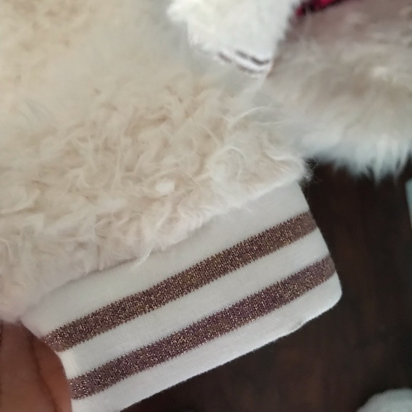 Nwot cream fuax furry fuzzy varsity bomber jacket - Picture 5 of 5